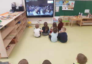 11 Dzieci oglądają koncert Orkiestry Filharmonii Narodowej